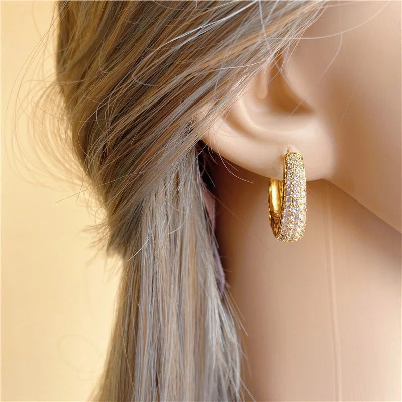 Boucles d'oreilles créoles Cleo en zircone